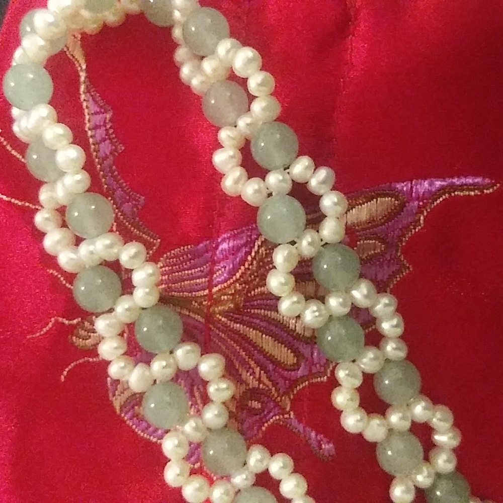 Necklace pearl and jade beads